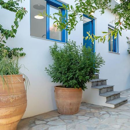 Blue Moon Apartments Makrýgialos 外观 照片